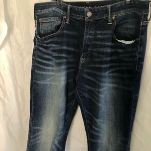 Men’s American Eagle distressed denim jeans